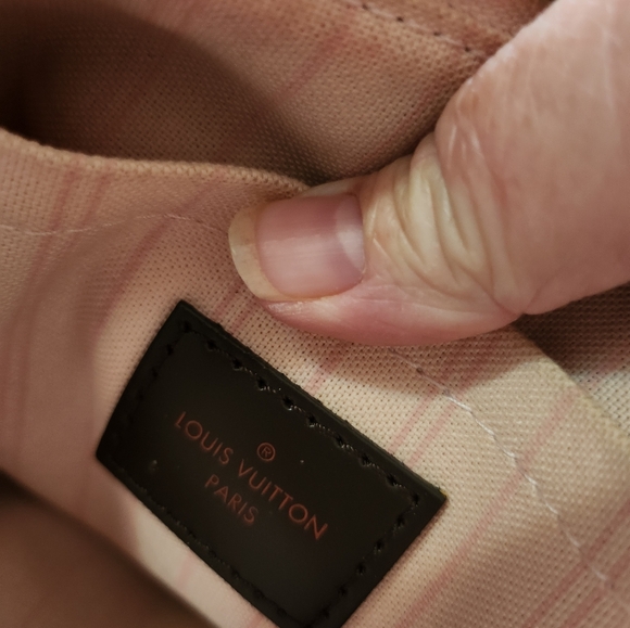 Authentic Louis Vuitton MM rose ballerine poshette. - Picture 4 of 6